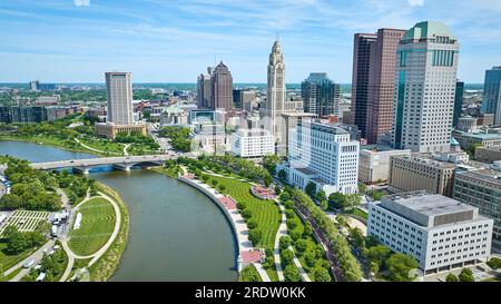 Vern Riffe State Office Tower und Huntington Center Aerial of Buildings und River Columbus Ohio Stockfoto