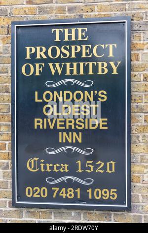 Wandtafel auf dem Prospect of Whitby Pub, Wapping Wall, Wapping, The London Borough of Tower Hamlets, Greater London, England, Vereinigtes Königreich Stockfoto