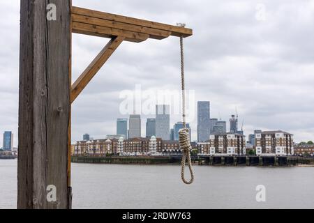 Hängende Schlinge am Flussufer des Prospect of Whitby Pub, Wapping Wall, Wapping, Borough of Tower Hamlets, Greater London, England, Großbritannien Stockfoto