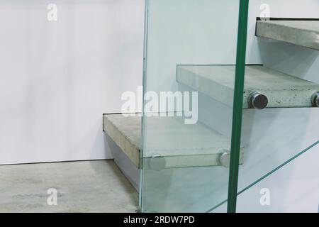 Glasgeländer der Treppe Stockfoto