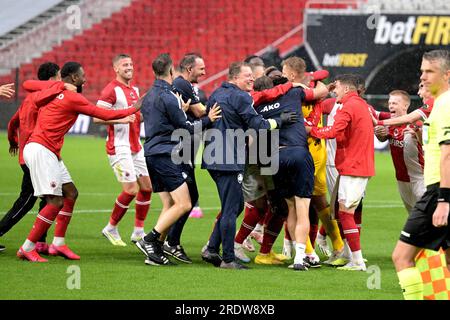 ANTWERPEN - Spieler und Trainer auf der Meisterschaftsskala Belgiens: Faris Haroun, Jean Butez, Ritchie de Laet, Bjorn Engels, Birger Verstraete, Gyrano Kerk, Alhassan Yusuf, Michel Ange Balikwisha, Abnor Muja, Calvin Stengs, Pieter Gerkens, Abderahmane Soussi, Vincent Janssen, Koji Miyoshi, Sam Vines, Gaston Avila, Toby Alderweireld, Jurgen E kkelenkamp, Ortwin de Wolf, Mandela Keita, Christopher Scott, Zeno van den Bosch, Jelle Bataille, Faris Haoun, Noa David Wyns vom Royal Antwerpen FC, Mailand Smits vom Royal Antwerpen FC, Arthur Vermeeren vom Royal Antwerpen FC, Laurit Krasniqi, William Pacho, Stockfoto