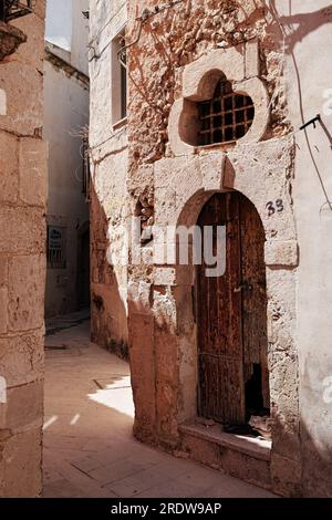 Alte Steintür in Ortigia, Siracusa, Sizilien, Italien Stockfoto