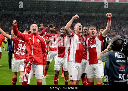 ANTWERPEN - Spieler und Trainer auf der Meisterschaftsskala Belgiens: Faris Haroun, Jean Butez, Ritchie de Laet, Bjorn Engels, Birger Verstraete, Gyrano Kerk, Alhassan Yusuf, Michel Ange Balikwisha, Abnor Muja, Calvin Stengs, Pieter Gerkens, Abderahmane Soussi, Vincent Janssen, Koji Miyoshi, Sam Vines, Gaston Avila, Toby Alderweireld, Jurgen E kkelenkamp, Ortwin de Wolf, Mandela Keita, Christopher Scott, Zeno van den Bosch, Jelle Bataille, Faris Haoun, Noa David Wyns vom Royal Antwerpen FC, Mailand Smits vom Royal Antwerpen FC, Arthur Vermeeren vom Royal Antwerpen FC, Laurit Krasniqi, William Pacho, Stockfoto