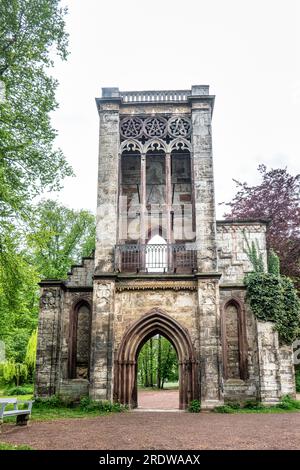 Haus der Templer im öffentlichen Park am Fluss Ilm in Weimar, Thüringen, Deutschland. Ruinen des ehemaligen Veranstaltungsortes Stockfoto