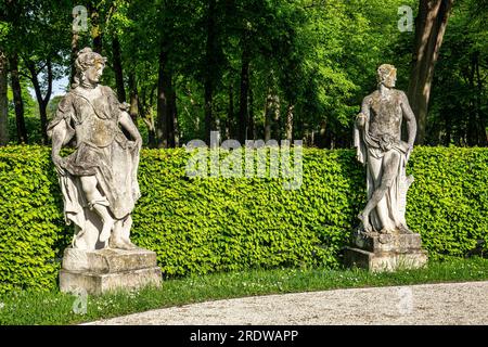 Klassische Skulpturen im Hofgarten, Hofgarten in Bayreuth, Bayern, Region Oberfrankreich, Deutschland Stockfoto