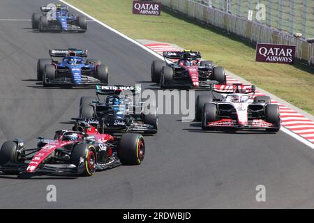 MOGYOROD, BUDAPEST, Ungarn. 23. Juli 2023. Nr. 77, Valtteri BOTTAS, FIN, Alfa Romeo Racing F1 Team, C43, F065 Lok, Nr. 63, George RUSSEL, GBR, Mercedes AMG F1 Team, Mercedes-AMG F1 W14 E Performance, 20, Kevin MAGNUSSEN, DEN, Haas F1 Team, VF-23, F065-Motor, Formel-1-Rennen, Grand Prix F1 - Formel 1 Ungarn - Formel 1 - 23. JULY2023 Uhr Hungaroring, - Honorarpflichtiges Foto, gebührenpflichtiges Bild, Copyright © THILL Arthur/ATPimages (THILL Arthur/ATP/SPP) Guthaben: SPP Sport Press Photo. Alamy Live News Stockfoto