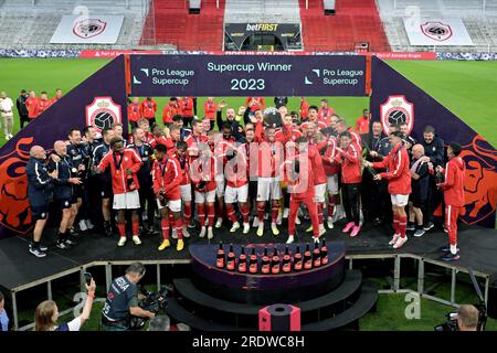 ANTWERPEN - Spieler und Trainer auf der Meisterschaftsskala Belgiens: Faris Haroun, Jean Butez, Ritchie de Laet, Bjorn Engels, Birger Verstraete, Gyrano Kerk, Alhassan Yusuf, Michel Ange Balikwisha, Abnor Muja, Calvin Stengs, Pieter Gerkens, Abderahmane Soussi, Vincent Janssen, Koji Miyoshi, Sam Vines, Gaston Avila, Toby Alderweireld, Jurgen E kkelenkamp, Ortwin de Wolf, Mandela Keita, Christopher Scott, Zeno van den Bosch, Jelle Bataille, Faris Haoun, Noa David Wyns vom Royal Antwerpen FC, Mailand Smits vom Royal Antwerpen FC, Arthur Vermeeren vom Royal Antwerpen FC, Laurit Krasniqi, William Pacho, Stockfoto