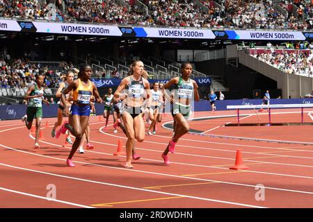 HAYLOM, Birke ETH führt am 23. Juli 2023 bei der Diamond League Athletics im London Stadium im Queen Elizabeth Olympic Park, London, England, das 5.000-Meter-Wettrennen der Frauen an. Foto von Phil Hutchinson. Nur redaktionelle Verwendung, Lizenz für kommerzielle Verwendung erforderlich. Keine Verwendung bei Wetten, Spielen oder Veröffentlichungen von Clubs/Ligen/Spielern. Kredit: UK Sports Pics Ltd/Alamy Live News Stockfoto