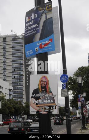 Berlin - Deutschland  12. August 2016-Banner und Spielkarten verschiedener politischer Kandidaten für Kommunalwahlen in naher Zukunft in Deutschland logan macht berlin stärker / Foto. Francis Joseph Dean/Deanpictures. Stockfoto