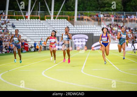 Shelly-Ann Fraser-Pryce (C) tritt während des WACT/Europe Silver Athletics Meetings im Vallehermoso Stadion in Madrid gegen (von L bis R) Shashalee Forbes, Dezerea Bryant, Jael Sakura Bestue, Arialis Josefa Gandulla im 100 Meter langen Rennen der Frauen an. Stockfoto