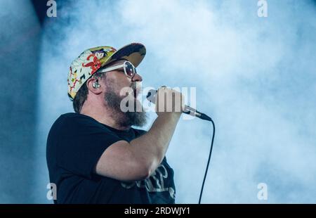 Henham Park, Suffolk, Großbritannien. 21. Juli 2023. John Grant und seine Band Creep Show spielen live beim Latitude Festival. Kredit: ernesto rogata/Alamy Live News Stockfoto