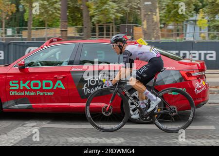 Champs Elysees, Paris, Frankreich, 23. Juli 2023, RAFAL MAJKA vom TEAM der Vereinigten Arabischen EMIRATE in Stage 21, Final Stage 115km, Saint Quentin en Yvelines nach Paris Champs Elysees während der 110. Ausgabe der Tour de France Kredit: Nick Phipps/Alamy Live News Stockfoto