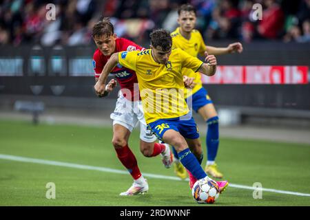 Silkeborg, Dänemark. 23. Juli 2023. Mathias Kvistgaarden (36) aus Broendby, FALLS während des 3F. Superliga-Spiels zwischen Silkeborg IF und Broendby IF im Jysk Park in Silkeborg gesehen. (Foto: Gonzales Photo/Alamy Live News Stockfoto