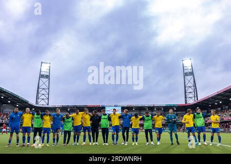 Silkeborg, Dänemark. 23. Juli 2023. Die Spieler von Broendby IF feiern den Sieg mit den Fans nach dem 3F. Superliga-Spiel zwischen Silkeborg IF und Broendby IF im Jysk Park in Silkeborg. (Foto: Gonzales Photo/Alamy Live News Stockfoto