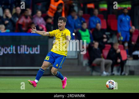 Silkeborg, Dänemark. 23. Juli 2023. Mathias Kvistgaarden (36) aus Broendby, FALLS während des 3F. Superliga-Spiels zwischen Silkeborg IF und Broendby IF im Jysk Park in Silkeborg gesehen. (Foto: Gonzales Photo/Alamy Live News Stockfoto