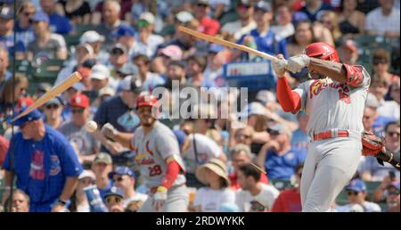 Chicago, Usa. 23. Juli 2023. St. Louis Cardinals Jordan Walker (18) bricht seinen Schläger während des siebten Inning gegen die Chicago Cubs im Wrigley Field in Chicago am Sonntag, den 23. Juli 2023. Foto von Mark Black/UPI Credit: UPI/Alamy Live News Stockfoto