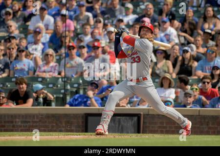 Chicago, Usa. 23. Juli 2023. St. Louis Cardinals haben den Hitter Brendan Donovan (33) am Sonntag, den 23. Juli 2023, während des neunten Inning im Wrigley Field in Chicago zum Schläger gegen die Chicago Cubs ernannt. Foto von Mark Black/UPI Credit: UPI/Alamy Live News Stockfoto