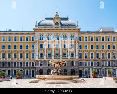 „Palazzo delle Poste“ (Postgebäude), erbaut im 19. Jahrhundert, heute Haus des Post- und Telegraphischen Museums von Mitteleurope, Triest, Italien Stockfoto