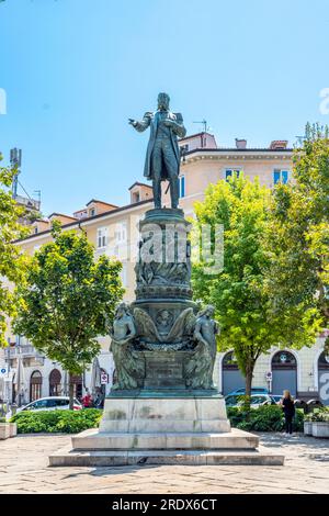 Bronzestatue des österreichischen Erzherzog Maximilian I. von Mexiko, vom Bildhauer Johann Schilling, errichtet 1835 auf der piazza Venezia, Triest, Italien Stockfoto