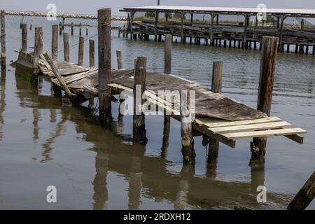 Verfallener Pier an der Ostküste der Chesapeake Bay, Wenona. Maryland Stockfoto