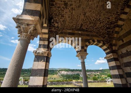 Kirche der Heiligen Dreifaltigkeit Saccargia - Sardinien - Italien Stockfoto