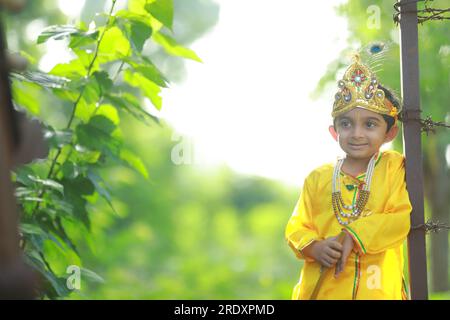 Schickes Kleid Krishna, indischer Lachs krishna Stockfoto