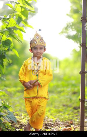 Schickes Kleid Krishna, indischer Lachs krishna Stockfoto