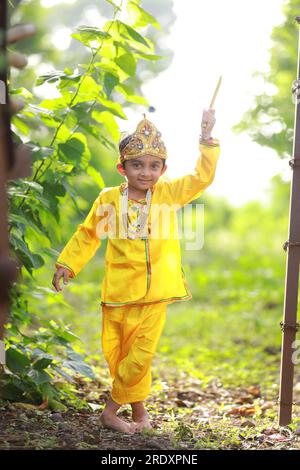 Schickes Kleid Krishna, indischer Lachs krishna Stockfoto