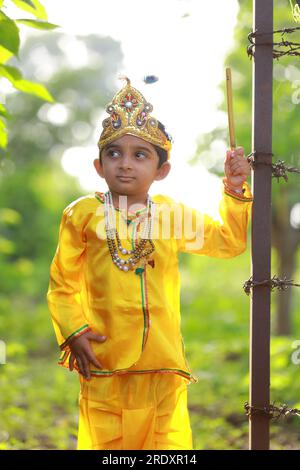 Schickes Kleid Krishna, indischer Lachs krishna Stockfoto