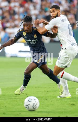 Los Angeles, Kalifornien, USA. 23. Juli 2023. Real Madrid Mittelfeldspieler Eduardo Camavinga (L) und AC Mailand Mittelfeldspieler Ruben Loftus-cheek (R) in einem Spiel der Fußball-Champions Tour zwischen dem AC Mailand und dem Real Madrid FC in Pasadena, Kalifornien 23. Juli 2023. (Kreditbild: © Ringo Chiu/ZUMA Press Wire) NUR REDAKTIONELLE VERWENDUNG! Nicht für den kommerziellen GEBRAUCH! Stockfoto