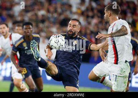 Los Angeles, Kalifornien, USA. 23. Juli 2023. Real Madrid Verteidiger Dani Carvajal (L) und AC Mailand Forward Christian Pulisic (R) in einem Spiel der Fußball-Champions Tour zwischen dem AC Mailand und dem Real Madrid FC in Pasadena, Kalifornien 23. Juli 2023. (Kreditbild: © Ringo Chiu/ZUMA Press Wire) NUR REDAKTIONELLE VERWENDUNG! Nicht für den kommerziellen GEBRAUCH! Stockfoto