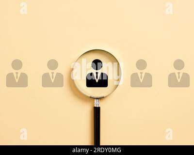 Ermittlung oder Analyse des am besten geeigneten Mitarbeiters für eine offene Stelle. Humanressourcen und Rekrutierung. Kandidatenauswahl und HeadHunting. Mitarbeiter sy Stockfoto