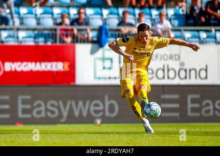 Sandefjord, Norwegen, 23. Juli 2023. Bodø/Glimts Sondre Brunstad FET versucht, in der Release Arena in Sandefjord einen Wurf zwischen Sandefjord und Bodø/Glimt zu schießen. Kredit: Frode Arnesen/Alamy Live News Stockfoto