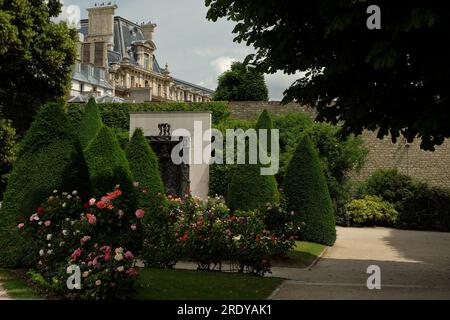 Die Höllentore eine monumentale Bronze von Rodin im Musée Rodin befindet sich in einem der schönsten Gärten in Paris Stockfoto