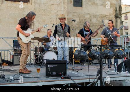 Surville Blues Band Konzert. Place de la Madeleine. Beziers, Occitanie, Frankreich Stockfoto