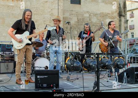 Surville Blues Band Konzert. Place de la Madeleine. Beziers, Occitanie, Frankreich Stockfoto