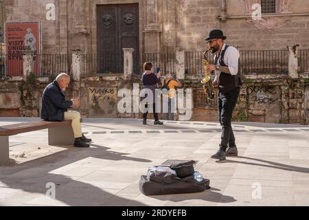 Straßenmusiker in der Altstadt von Valencia Stockfoto