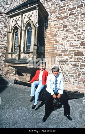 Monika Hauff und Klaus Dieter Henkler ist das Gesangsduo Hauff und Henkler. Hier auf einer Stadttour durch Wernigerode, Deutschland um 2000. Stockfoto