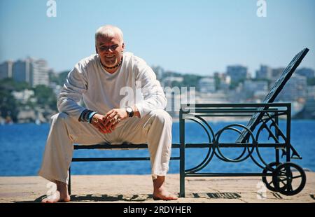 DJ Ötzi, bürgerlich Gerhard Gerry Friedle, im Liegestuhl im Urlaub im sonnigen Süden, 2000. Stockfoto