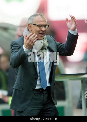 ARCHIVFOTO: Felix MAGATH wird am 28. Juli 2023 70 Jahre alt, Coach Felix MAGATH, WOB, halbe Länge, Gesture, Gesture, Football 1. Bundesliga, Matchday 24, 1. FC Kaiserslautern (KL) - VfL Wolfsburg (WOB) 0: 0, am 3. März 2012 in Kaiserslautern / Deutschland Stockfoto