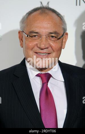 ARCHIVFOTO: Felix MAGATH wird am 28. Juli 2023 70 Jahre alt sein, Felix MAGATH (Fußballtrainer), Einzelbild, abgeschnittenes Einzelmotiv, Porträt, Porträt, Porträt. Leon Heart Charity Dinner am 14. November 2015 in München. Roter Teppich, roter Teppich. Stockfoto