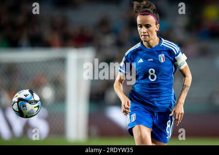 Auckland, Auckland, Neuseeland. 24. Juli 2023. Der italienische Stürmer BARBARA BONANSEA #8 hält den Ball in der zweiten Hälfte des FIFA WomenÃs World Cup Group G-Spiels 2023 im Eden Park Stadium in Auckland, Neuseeland, vor sich. Italien gewann mit einem Ergebnis von 1:0. (Kreditbild: © Ira L. Black/ZUMA Press Wire) NUR REDAKTIONELLE VERWENDUNG! Nicht für den kommerziellen GEBRAUCH! Stockfoto