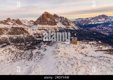 Luftaufnahme von Cinque Torri und Tofane, Ampezzo Dolomiten, Italien Stockfoto