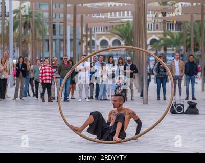 Straßenkünstler auf der Plaza de la Reina (Platz der Königin) in der Altstadt von Valencia Stockfoto