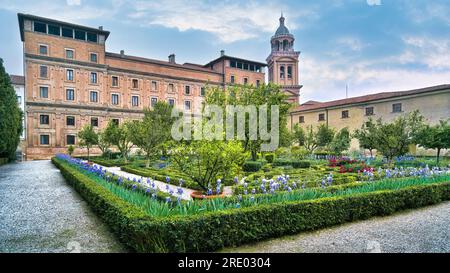 Der Herzogspalast in Mantua, Italien. Der Giardino dei Semplici aus dem 17. Jahrhundert (Simples Garden), weil dort Heilpflanzen oder „einfache“ Pflanzen angebaut wurden. Stockfoto