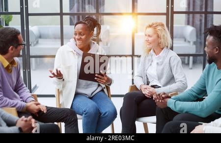 Profis mit Schulungskurs im Büro. Stockfoto