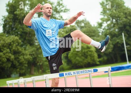 Kiel, Deutschland. 24. Juli 2023. Handball: Bundesliga, THW Kiel Training Kick-off, Stadion des Christian Albrechts University Sports Forum. Vincent Gerard, Torwart und Neuling im Kiel-Team, absolviert ein individuelles Training am Rande des Eröffnungstrainings seines Teams. Kredit: Gregor Fischer/dpa/Alamy Live News Stockfoto