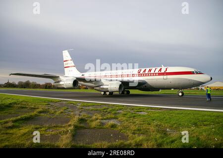 QANTAS Boeing 707 VH-XBA (vormals VH-EBA), das erste Düsenflugzeug der Fluggesellschaft, nach der Restaurierung am Flughafen Southend, Großbritannien. Ich bin nach Australien geflogen Stockfoto