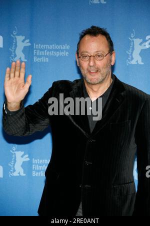 Archivfoto: Der Schauspieler Jean Reno wird am 30. Juli 2023 75 Jahre alt sein, Fotoaufruf „Pink Panther 2" „The Rosarote Panther 2" Schauspieler Jean Reno, Frankreich, Portrait, Portrait, Competition Au? In Berlin, Berlinale, 12.02.2009? Sven Simon, Prinzess-Luise-Str. 41#45479 Mülheim/Ruhr#Tel.0208/9413250#Fax 0208/9413260#KTO 244 293 433 P Ostbank E ssen BLZ 360 100 43#www.svensimon.net#E-email: svensimon@t-online. Stockfoto