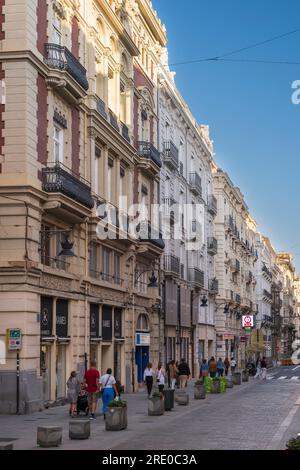 Die Straße Carrer de la Pau ist eine Einkaufsstraße mit vielen GeschŠften in der Altstadt in Valencia *** Carrer de la Pau ist eine Einkaufsstraße mit Stockfoto